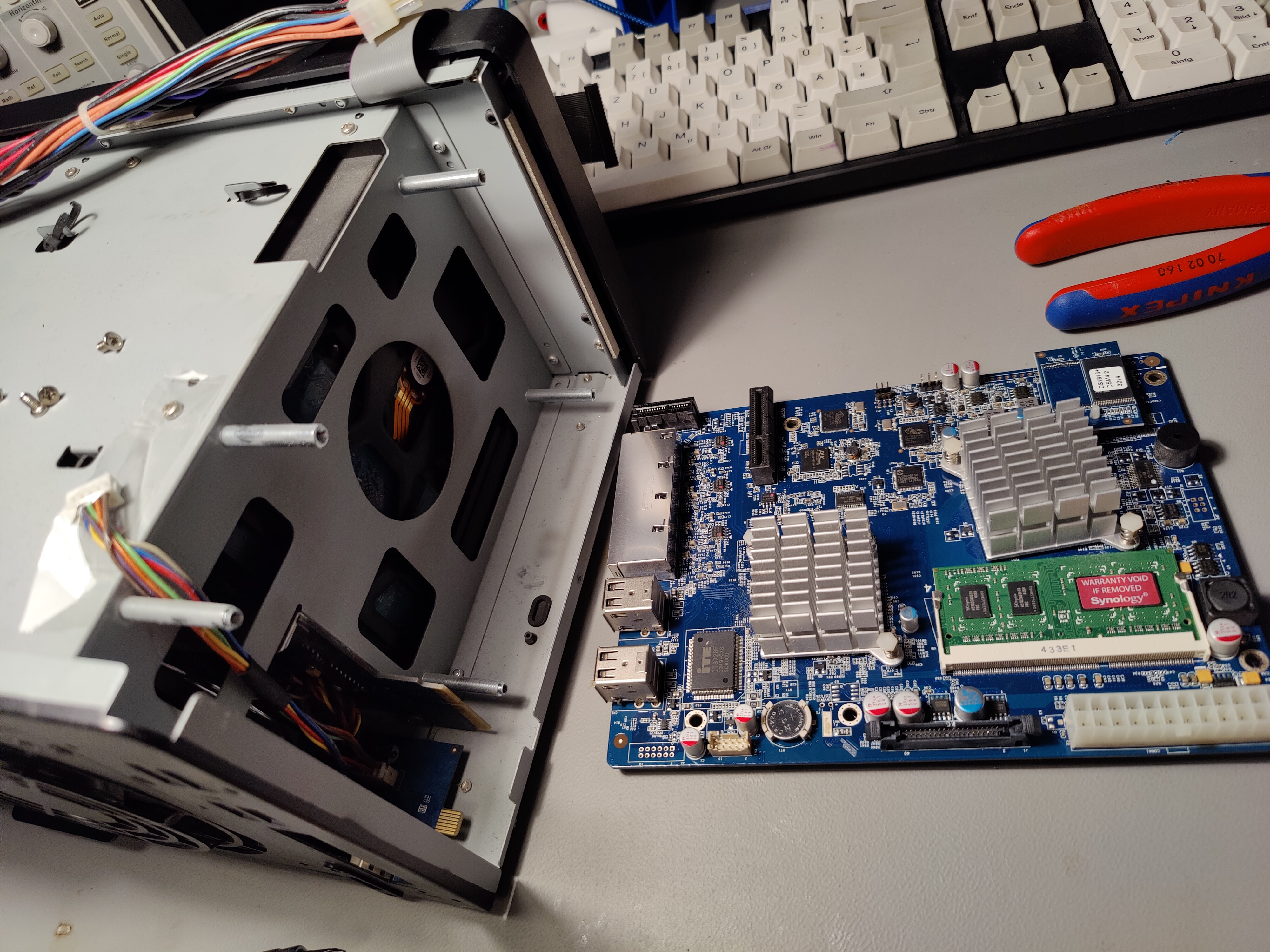 The motherboard next to the rest of the NAS